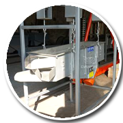 將篩機(jī)吊掛起來(lái)，節(jié)省空間